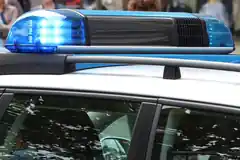 Auto angefahren und geflüchtet