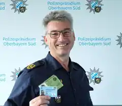 Neue Dienstausweise für die Polizei