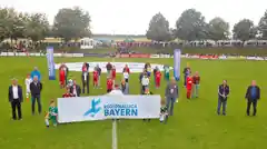Der Ball, er rollt!