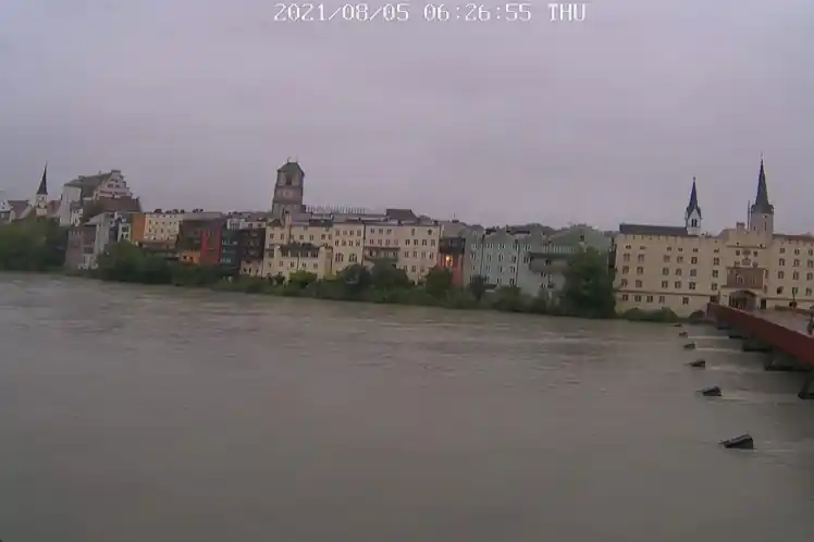 Vom Eisbrecher nur noch ein kleiner Rest