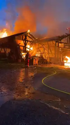Bauernhof ein Raub der Flammen