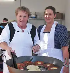 Trachtler bieten Kirta-Schmankerl