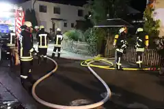 Feuerwehr löscht Küchenbrand