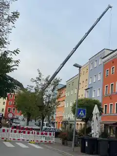 Die Bodenplatten fliegen schon