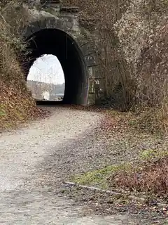 Stadtspaziergang entlang der Bahntrasse