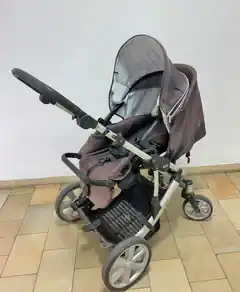 Wem gehört dieser Kinderwagen?