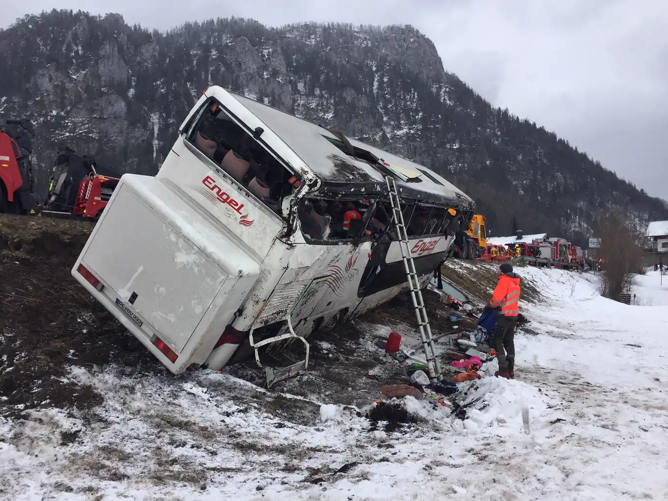 Schweres Busunglück im Nachbarlandkreis