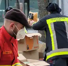 Viele Feuerwehren brachten Stiefel, Helme, Jacken