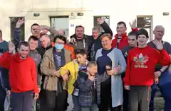 Große Erleichterung: Sie sind da. Und winken.