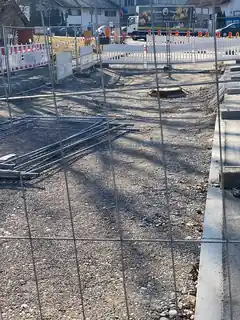Weiter Warten auf den Asphalt