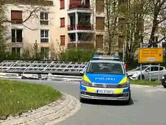 Schwertransporter verliert Fertighaus-Teile
