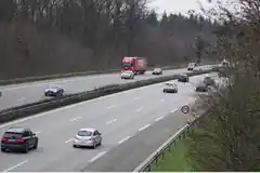 75 Euro für Fahren auf dem Seitenstreifen