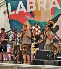 „LaBrassBanda“: Noch Karten an der Abendkasse