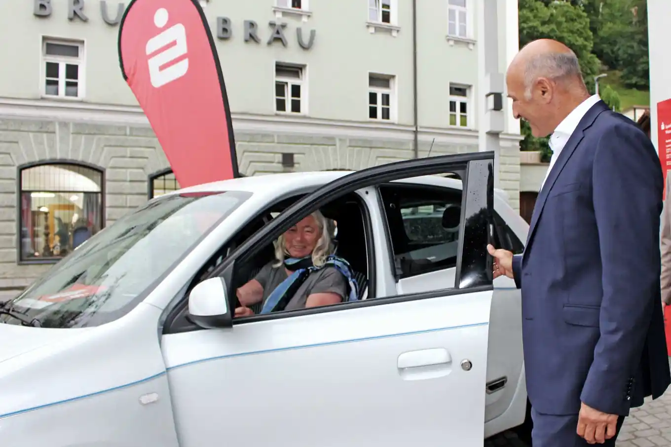 Mit PS-Los: Haagerin gewinnt ein Elektroauto!