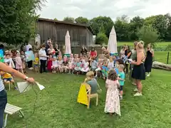Zur Begrüßung gab’s die „Vogelhochzeit“