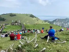 Das höchste Bergkreuz erstrahlt