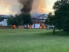 Landwirtschaftliches Gebäude in Flammen