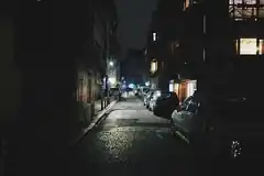 Parkende Autos in Bewegung gebracht