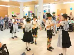 Jugend besucht Senioren