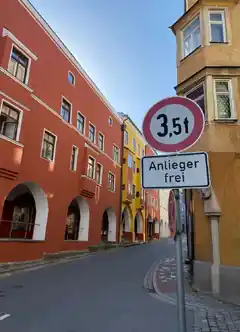 Unterschiedliche Verbots-Schilder für Kfz über 3,5 Tonnen …