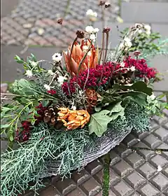 „Das Edel-Ding“ mit Allerheiligen-Floristik