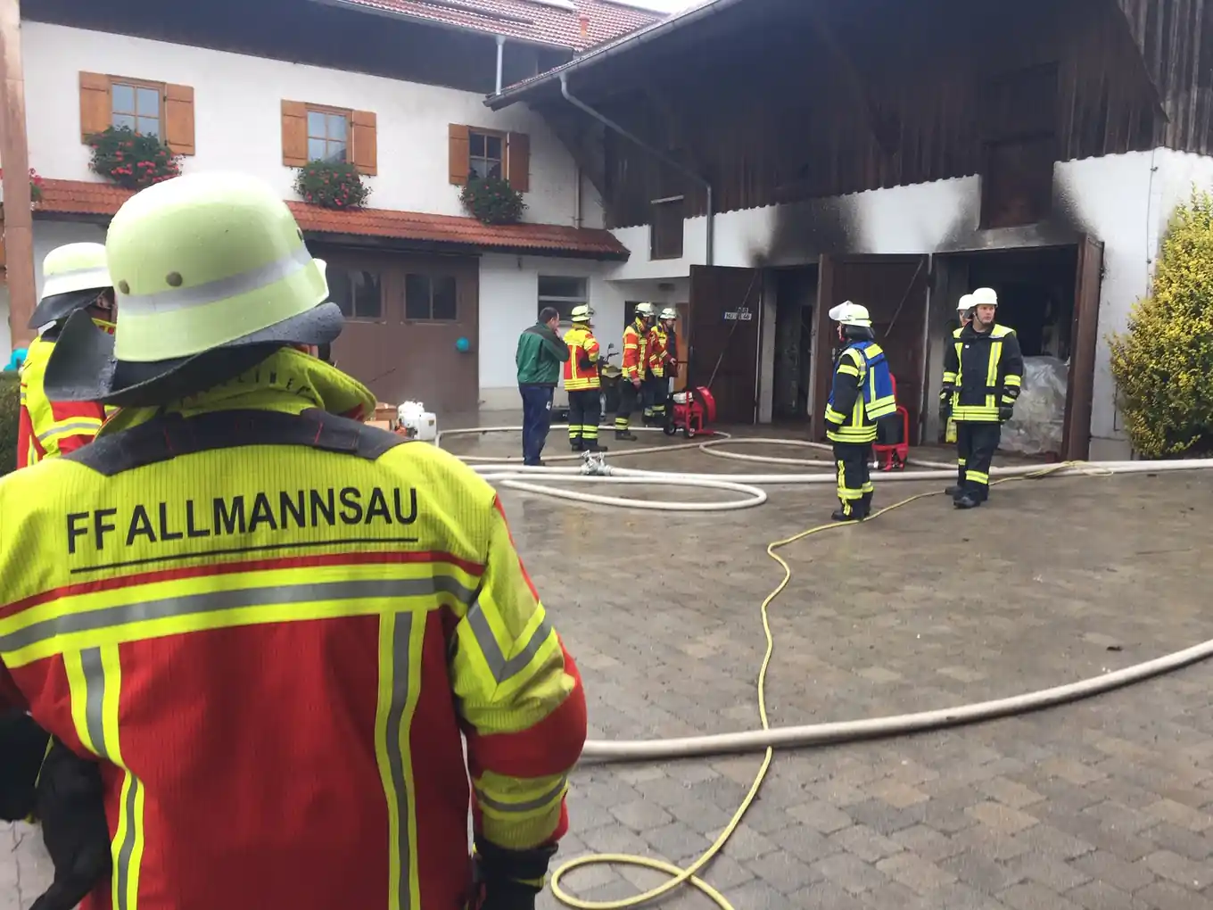12.50 Uhr: Alarm für zahlreiche Feuerwehren