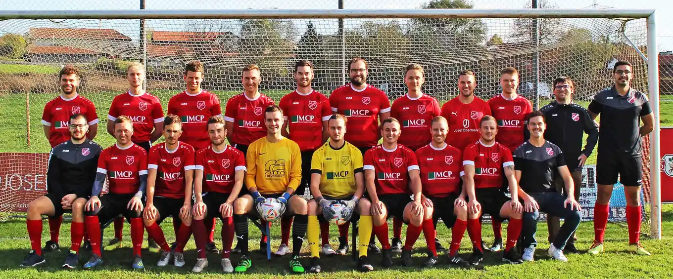 Ein neuer Coach und zwei neue Trikots …