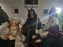 Christkindlmarkt in Wasserburg: Der Nikolaus kam mit Verstärkung