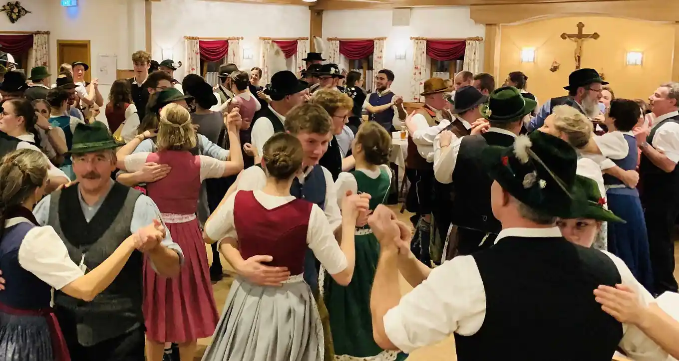 Viele kamen zum Stefani-Tanz