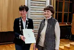 Gertrud Grabmeyer-Lanzl erhält Ehrenbürgerrecht