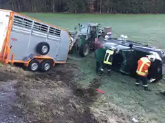 Unfall auf spiegelglatter Fahrbahn