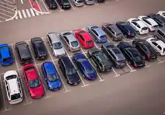 Irrglaube „Rechts vor Links“ auf dem Parkplatz