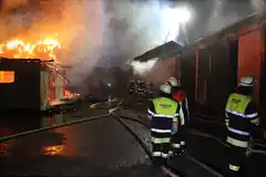 Bauernhof ein Raub der Flammen
