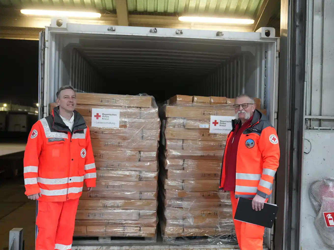 Lkw mit 900 Feldbetten aus Bayern