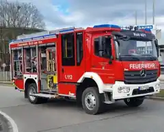 11.10 Uhr: Brennender Pkw auf der B15