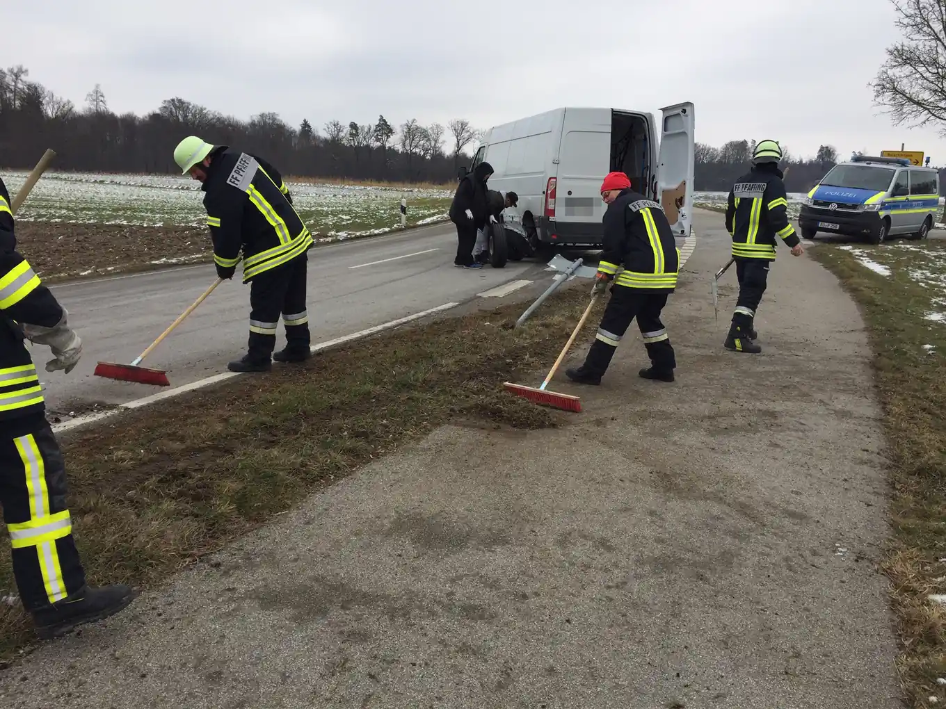 Unfall bei Pfaffing: Feuerwehr im Einsatz