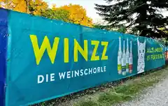Winzz-Banner am Tennisplatz gestohlen