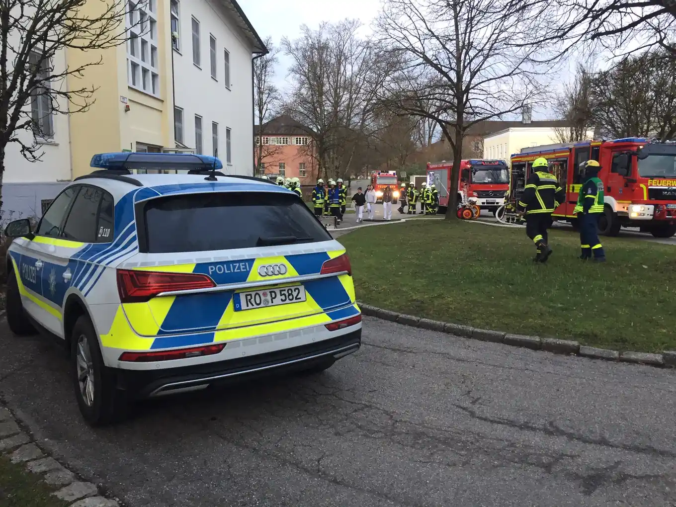 Donnerstag, 6 Uhr: Zahlreiche Feuerwehren alarmiert