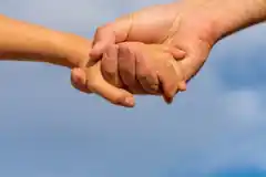 Hand in Hand unterstützen