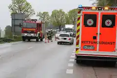 Wegen Übermüdung an die Leitplanke