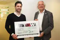 1.200 Euro für die Stiftung Attl