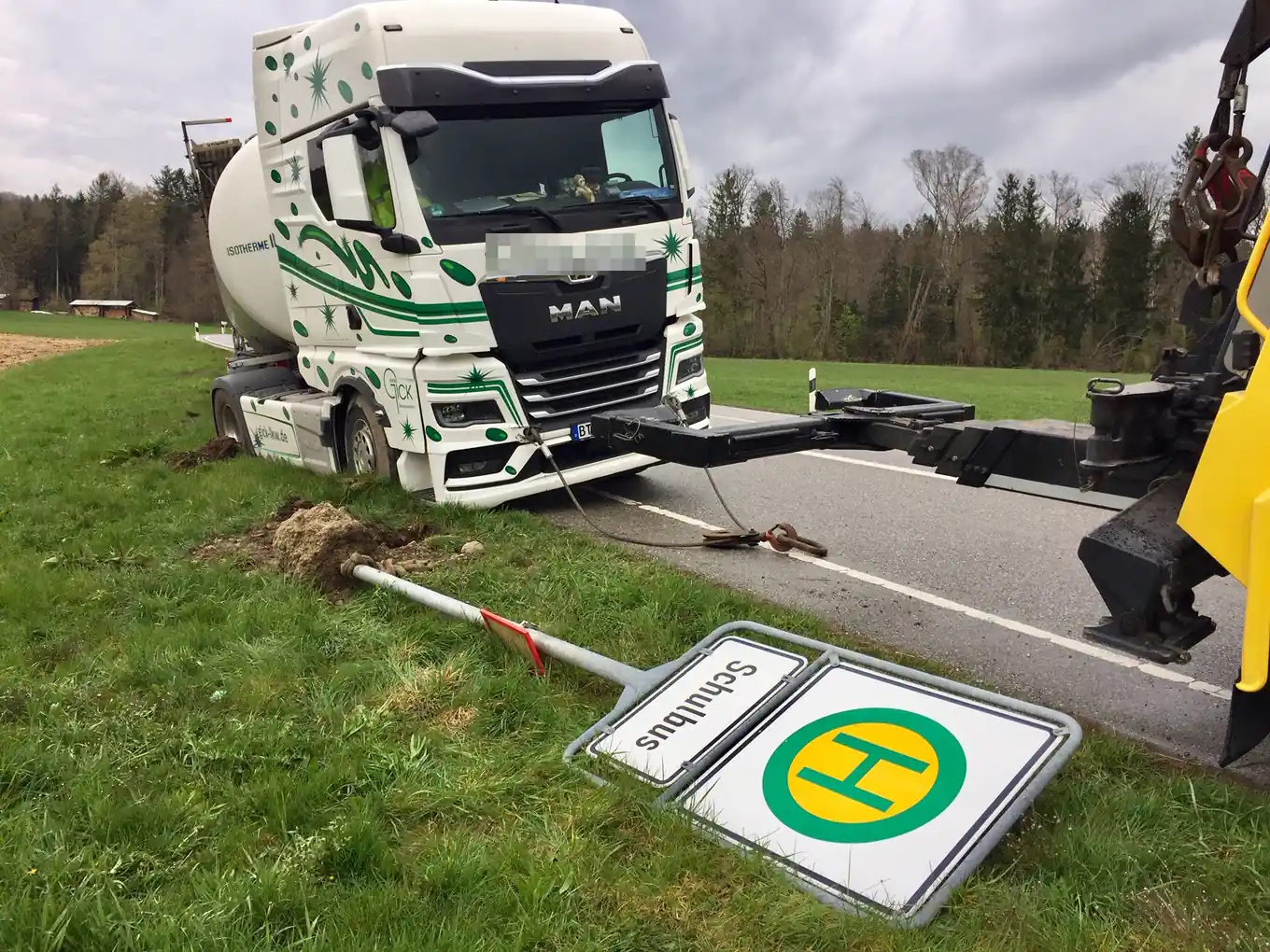 Mit 26 Tonnen Milch in den Graben