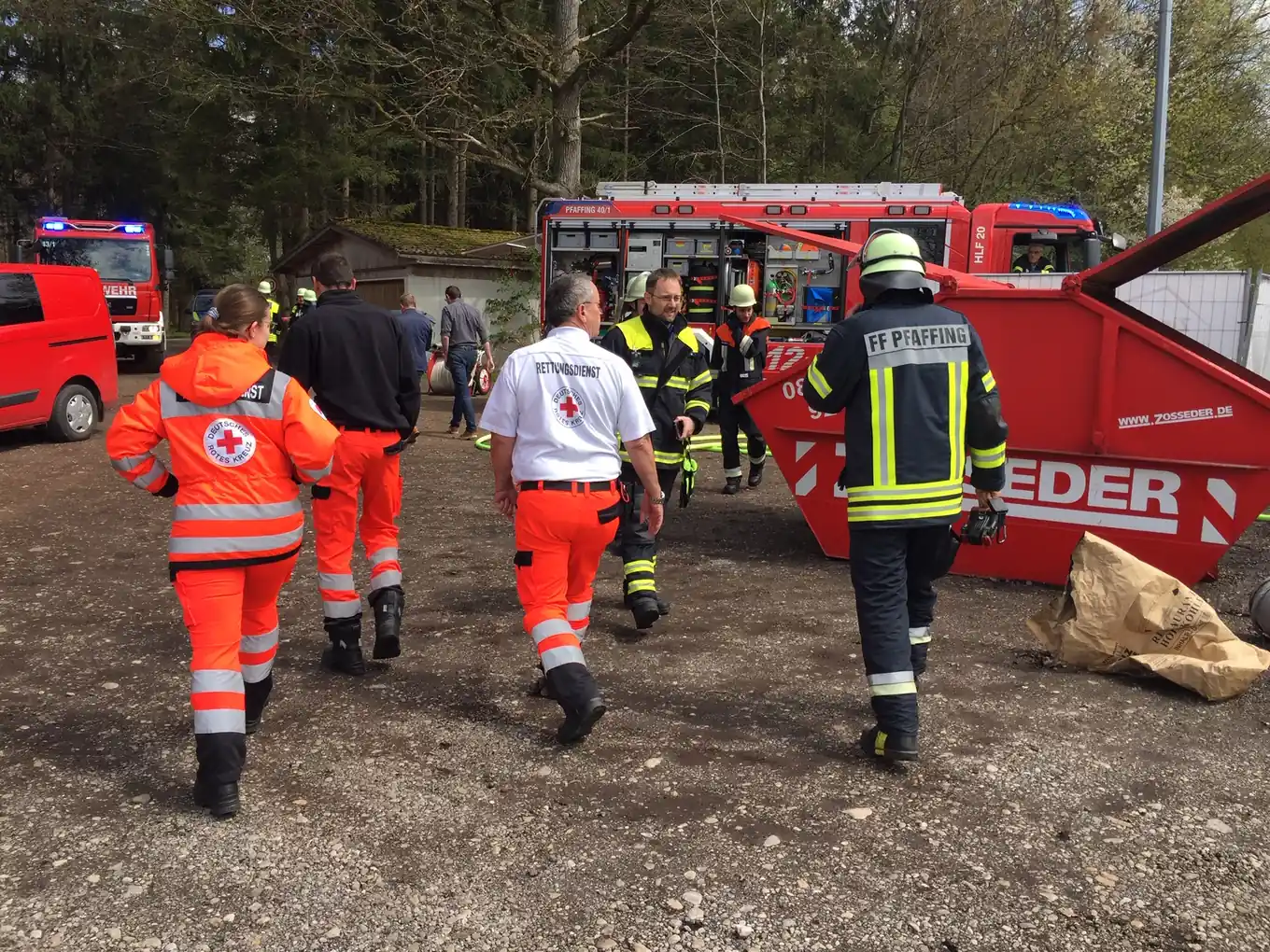 11.50 Uhr: Feuer in Abfallcontainer