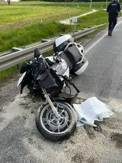 Motorradfahrer auf B304 verletzt