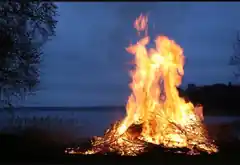 Sonnwendfeuer in Winden