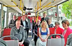 Ausflugsbus fährt wieder