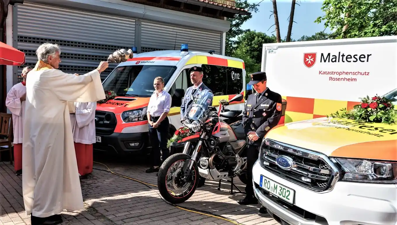 Neue Einsatzfahrzeuge gesegnet