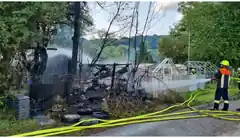 Gartenhaus brannte nieder: Floriansjünger im Einsatz