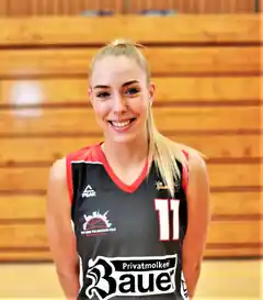 Sophie Perner bleibt