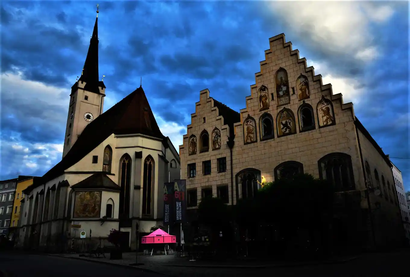 UFO vor dem Rathaus gelandet